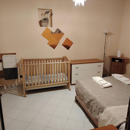 Sandra House Черталдо Екстериор снимка